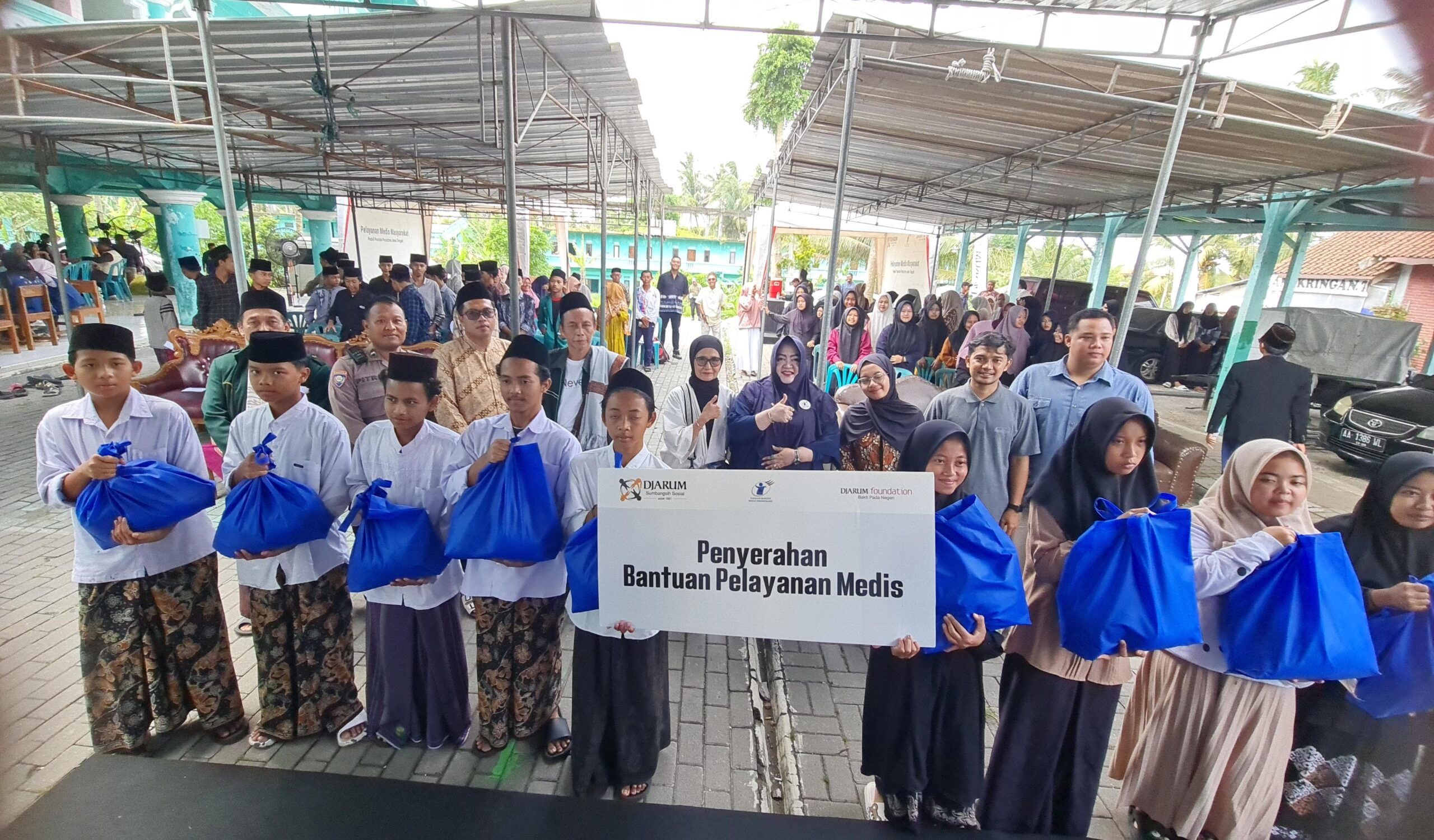 Antusias!  Warga  wungkirsari ikuti baksos djarum foundation dan ybsi  ke 31 di pp salafiyah al qodir Sleman